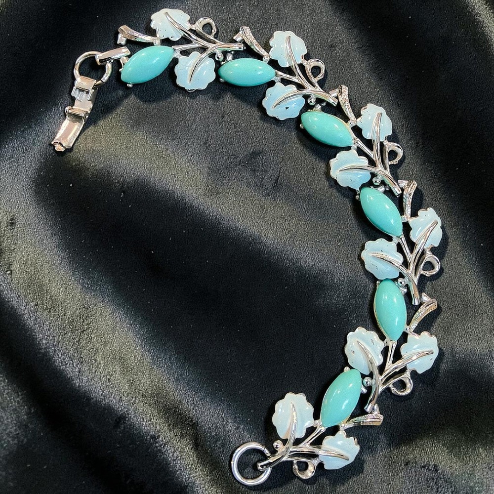 Vintage STAR Signed Aqua Thermoset & Enamel Leaf Bracelet Mid Century 1940s-50s